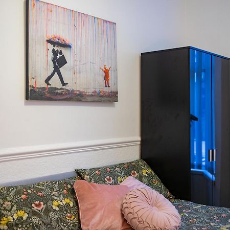 Cozy Rooms In Shared Accommodation Near Anfield Stadium With Parking And Wifi リヴァプール エクステリア 写真