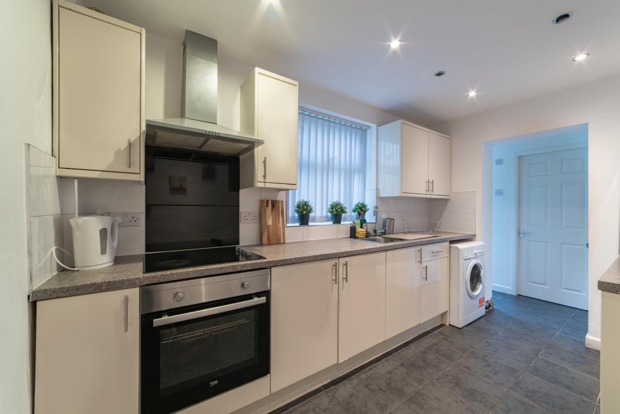 Cozy Rooms In Shared Accommodation Near Anfield Stadium With Parking And Wifi リヴァプール エクステリア 写真