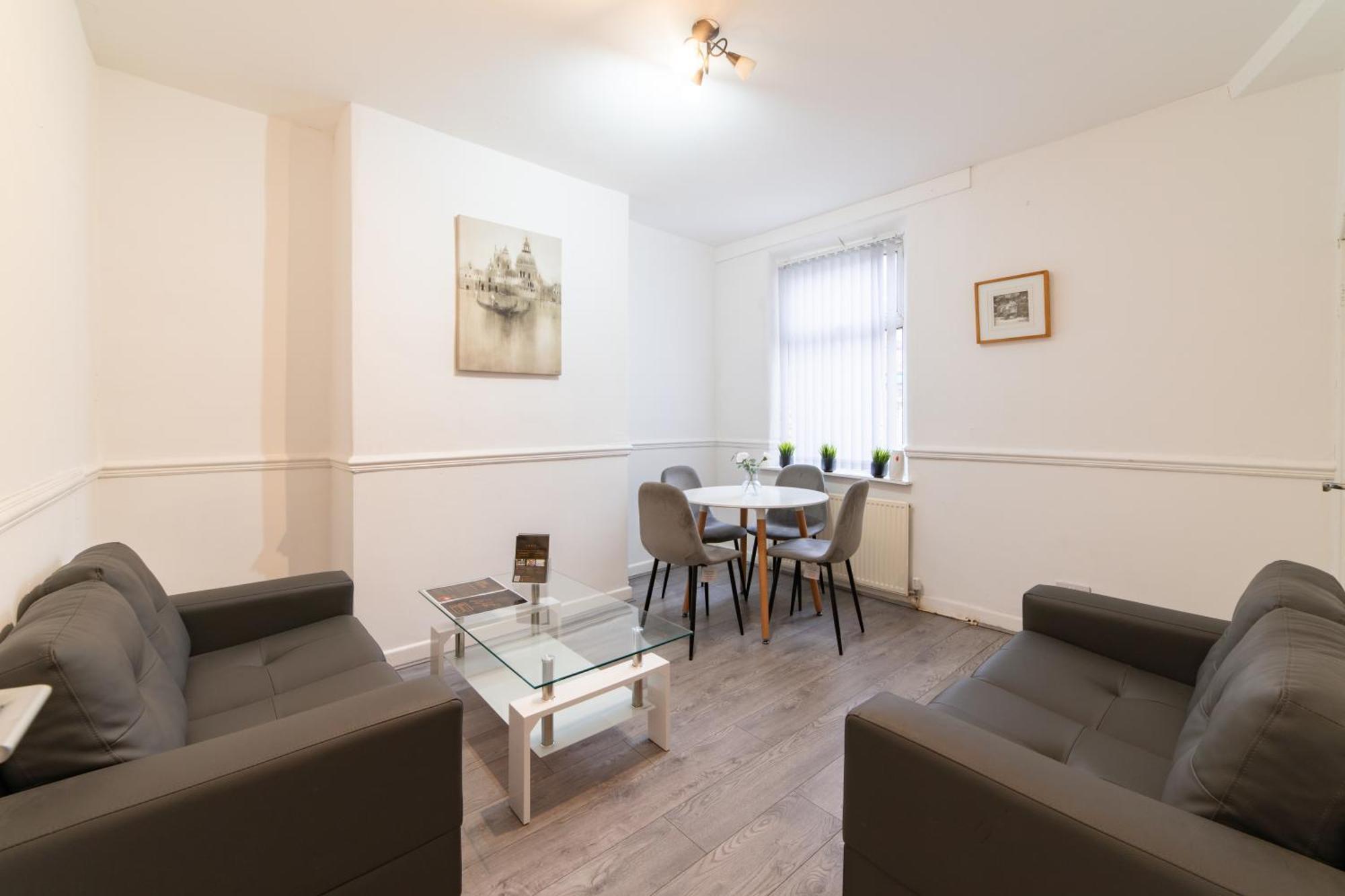 Cozy Rooms In Shared Accommodation Near Anfield Stadium With Parking And Wifi リヴァプール エクステリア 写真