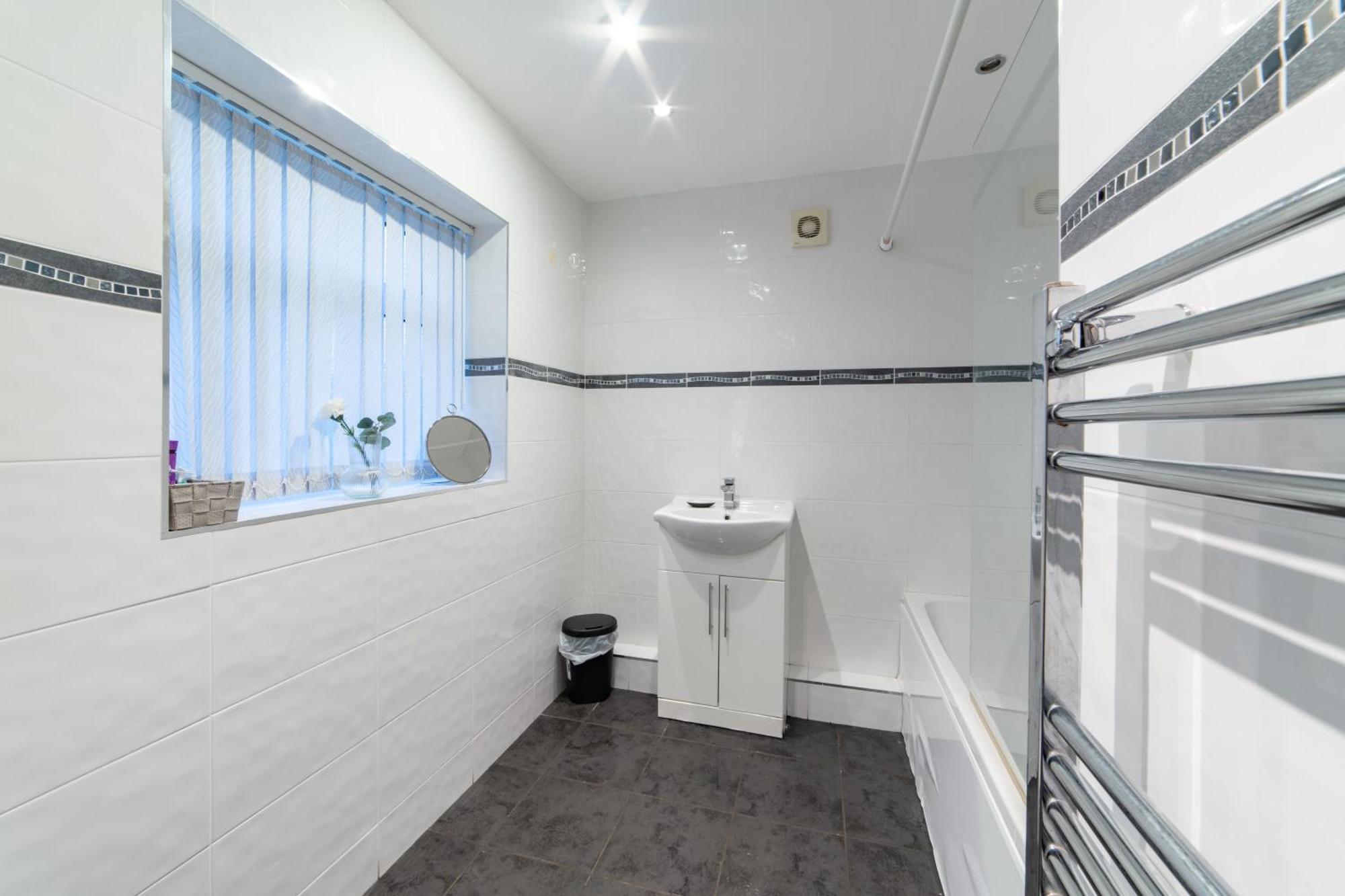 Cozy Rooms In Shared Accommodation Near Anfield Stadium With Parking And Wifi リヴァプール エクステリア 写真