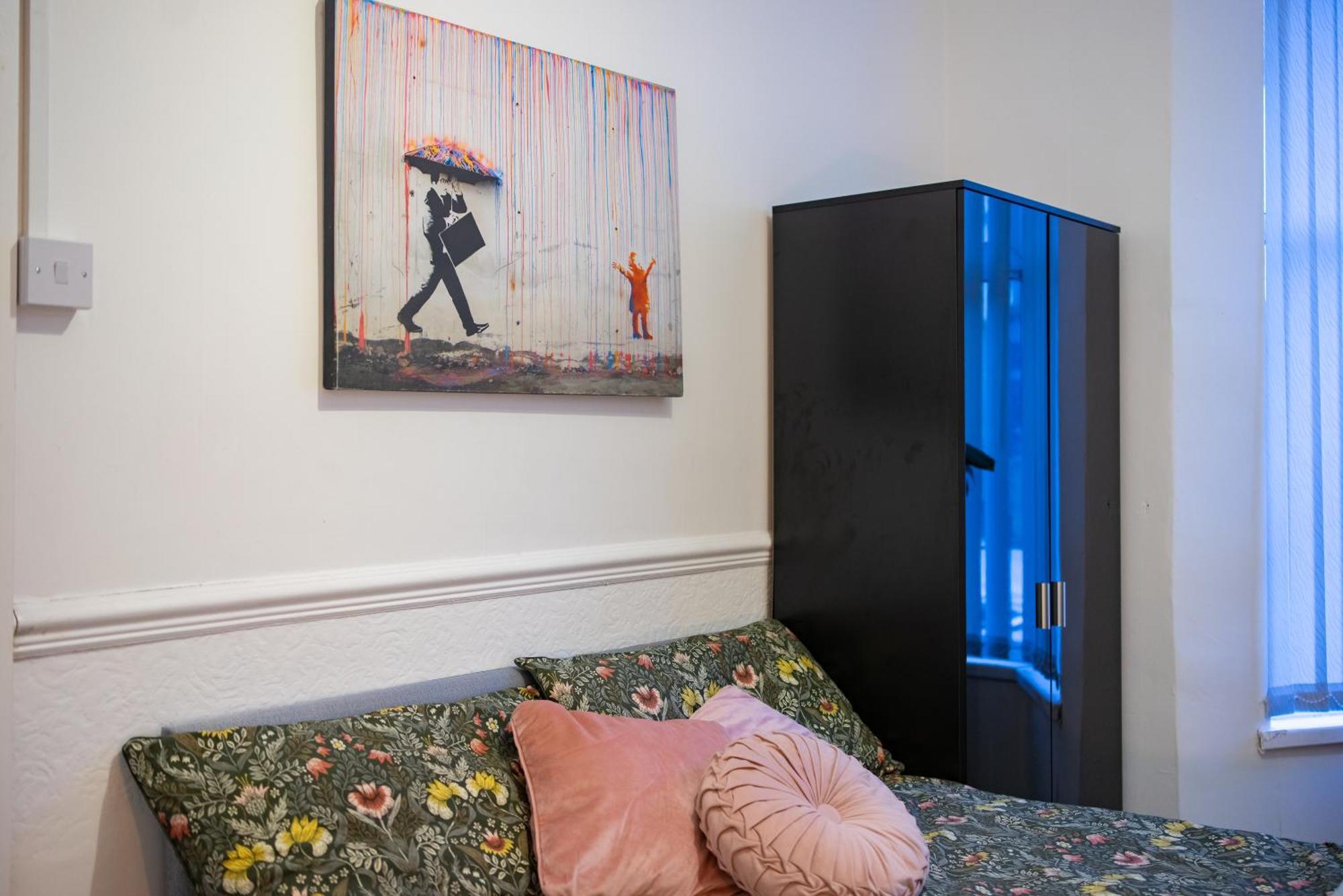 Cozy Rooms In Shared Accommodation Near Anfield Stadium With Parking And Wifi リヴァプール エクステリア 写真