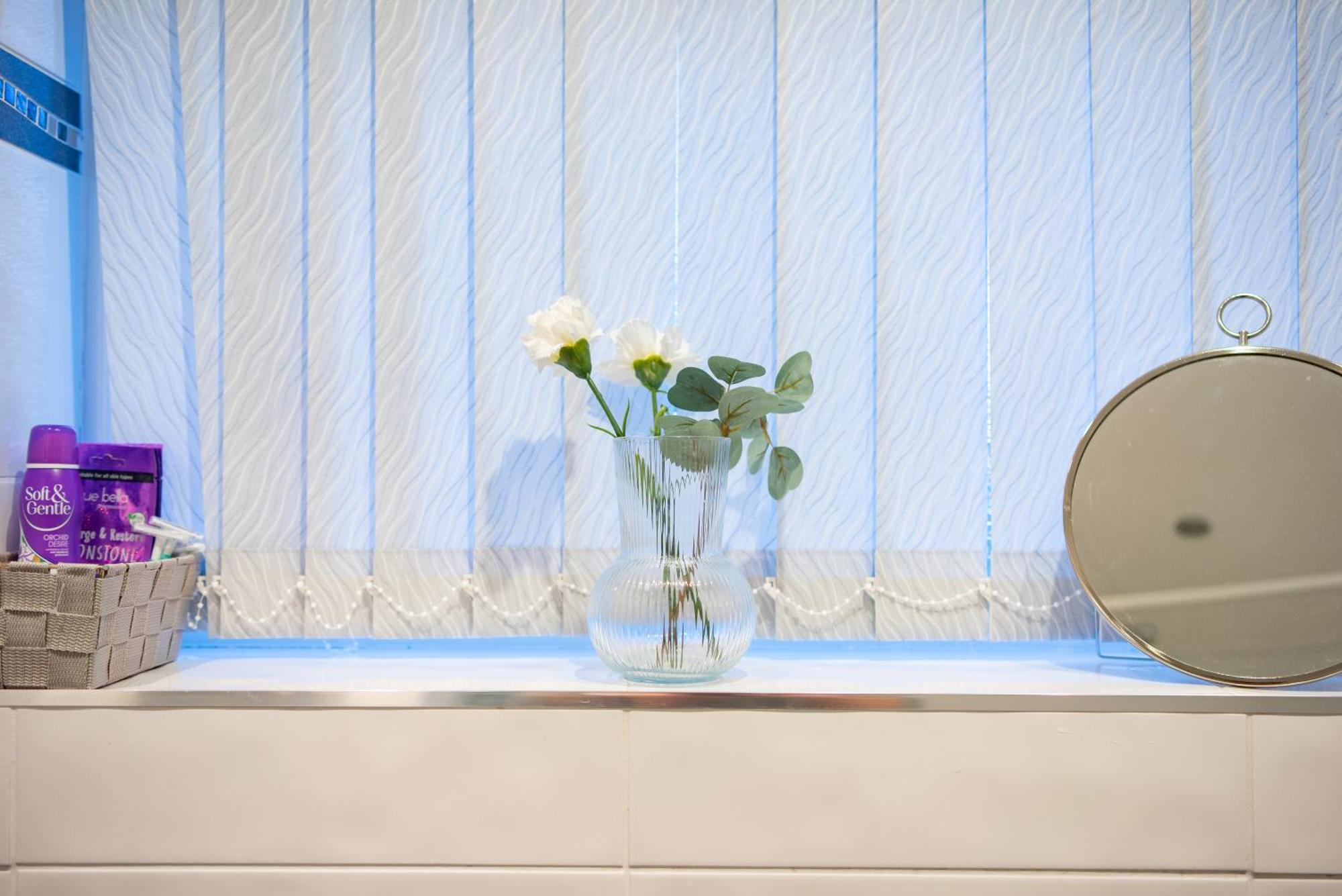 Cozy Rooms In Shared Accommodation Near Anfield Stadium With Parking And Wifi リヴァプール エクステリア 写真