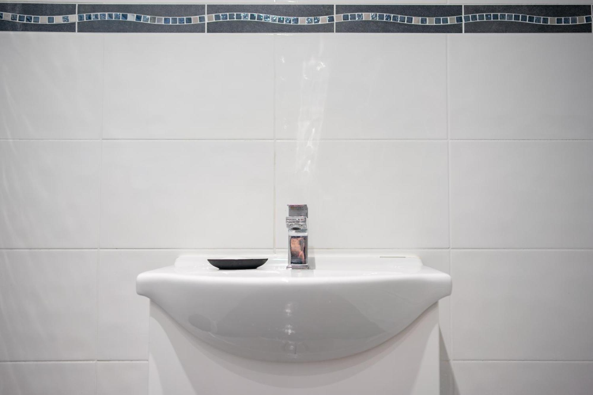 Cozy Rooms In Shared Accommodation Near Anfield Stadium With Parking And Wifi リヴァプール エクステリア 写真